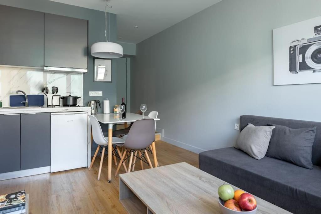Appartamento Cozy, Luminous And Comfy 5 Min Walk To Acropolis Atene Esterno foto